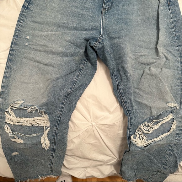Distressed mom jeans - Picture 3 of 4